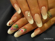 Gabinak az első kalocsai szerű körmöm