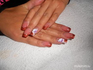 őszi köröm lila virággal