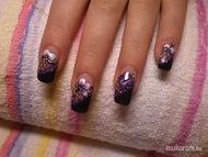 Fekete lila virágos