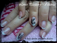 kati 4 hetes körme átreszelve és díszitve