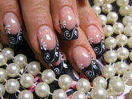 Enkelt svart gele negler med swarovski krista