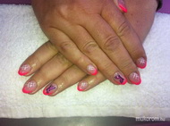 neon pink pillangóval