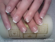 Lucának műkörmök