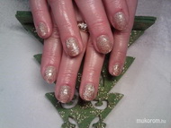 Tündinek csiilámos körmök