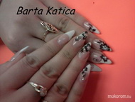 FEHÉR FRANCIÁBAN FEKETE KIS VIRÁG