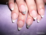 Beépitett köröm diszités Viviennek