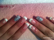 fehér francia kövekkel