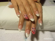 Best Nails - zselés köröm kövekkel díszítve