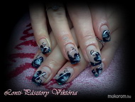 Kitti átreszelve díszitve