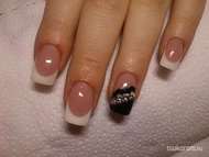 Francia fekete csipkemintával