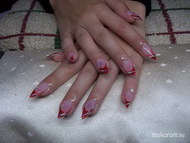 Hegyes piros köröm  