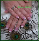 Francia gyöngyökkel dísztve