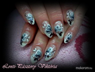 andi átreszelve díszitve