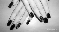 Gél lakk fekete kövekkel