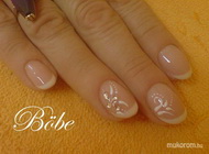 fehér francia zselés díszítéssel