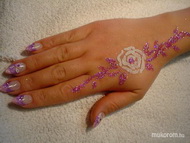 Rózsákkal díszítve