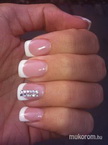 fehér francia köröm