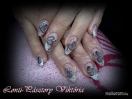 Éva átreszelve díszitve 