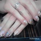 Best Nails - kagylo flitter akrill