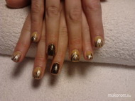 gyűrűsön repedezős fekete