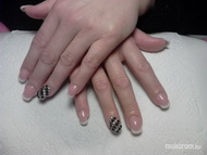 Best Nails - zselés műköröm strasszokkal