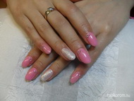 tavaszi rózsaszín kövekkel