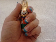 Nyuszi ül a kézben