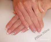 műköröm akrilfestéssel