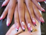 Best Nails - hegyes virágos