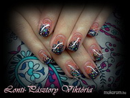 Niki ismét csilli villi