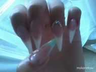 Fehér Menta zöld kövekkel díszítve