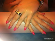 Zsuzsinak vidám körmök