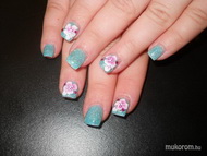 Klaudia kék csillámos akril virággal