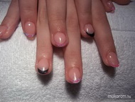 Barbinak rágott körömre pici zselés