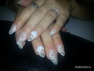 Rita önkormányzati esküvői körme 