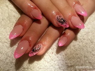 zselés köröm akril dísszel