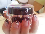 Bordó alapp fehér motívum Áginak