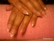 Best Nails - hegyes francia