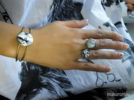 fehér francia ékszerekkel