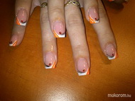 francia műköröm díszítéssel