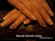 Épített zselé és akril 