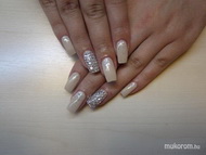 egyszínű strasszos