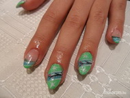 Best Nails - zöldbe borulva