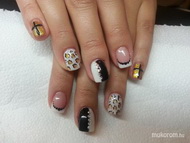 Szilvi mintás körme 