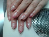 Rózsaszín fehér indákkal