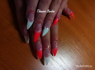 cseresznyefavirág hegyes körmön