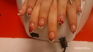 Éptett zselés körmök diszitéssel