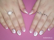 Fehér virágos szalagos