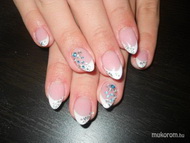 Andi fellépős körme