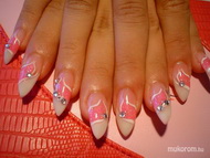 Rózsaszín kövekkel